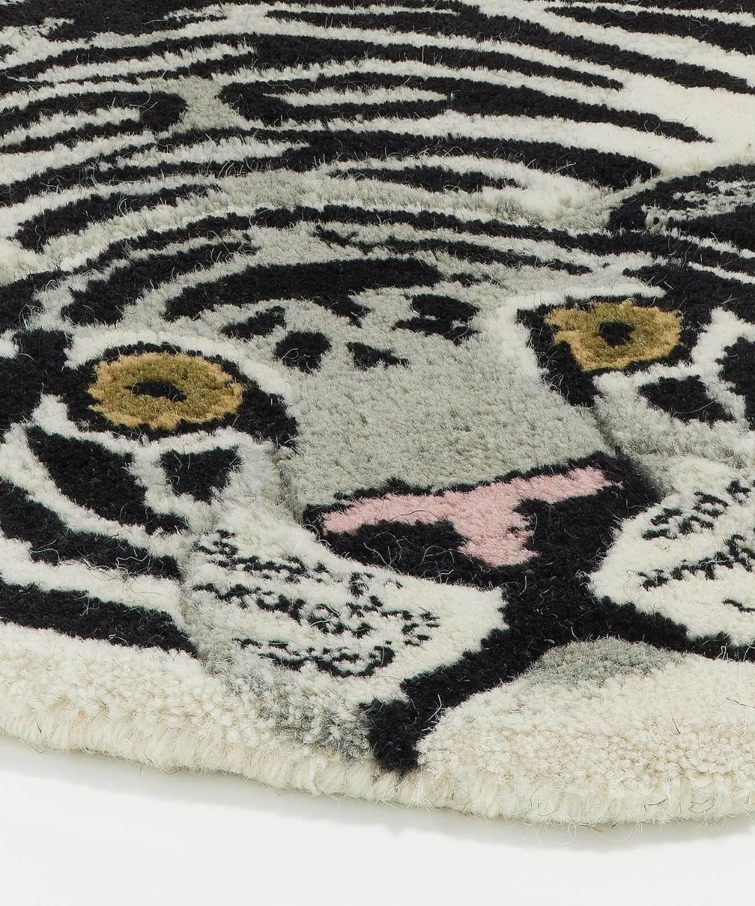 SNOWY TIGER RUG LARGE